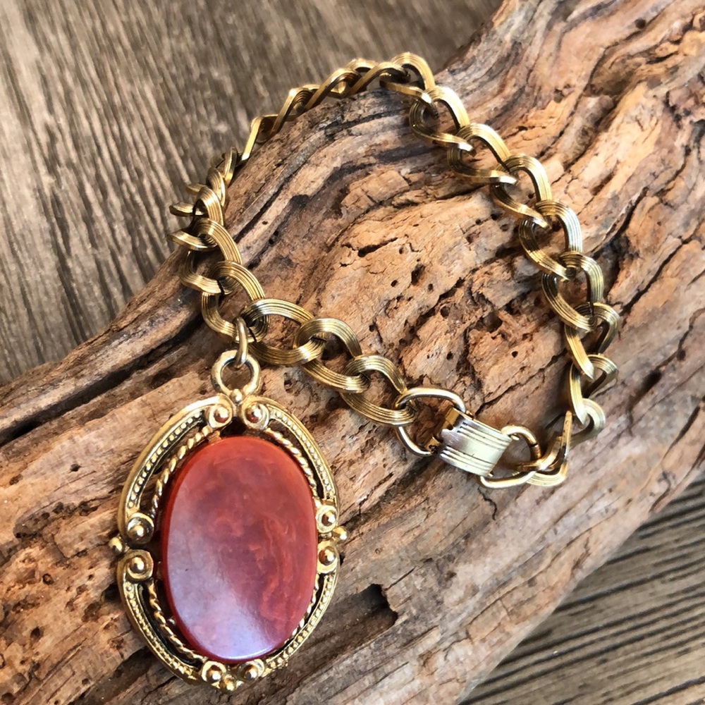 Antique Gold Chain Bracelet w/Faux Stone Cameo - Picture 2 of 16